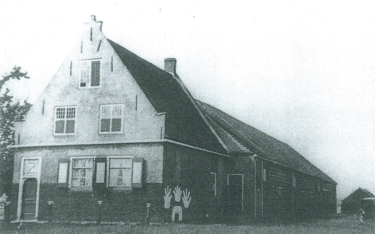 Boerderij De Drie Klauwen rond 1900, in de buurt van de kruising Sloeweg