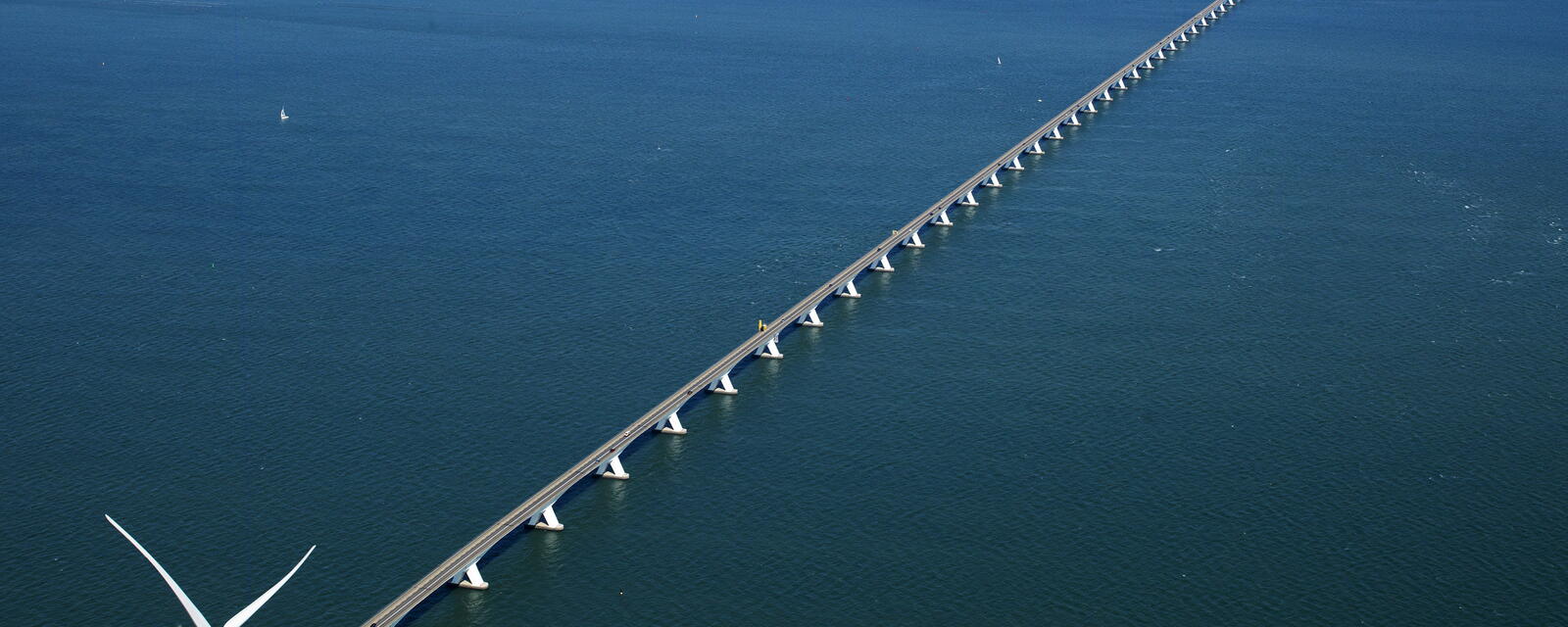Luchtfoto van de Zeelandbrug