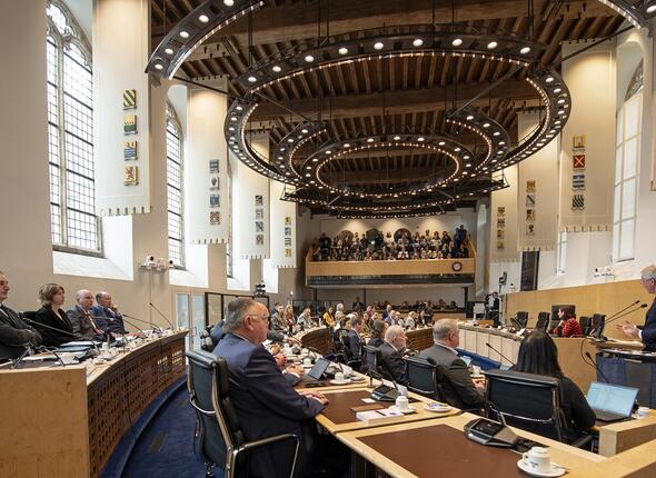 Leden Provinciale Staten aan het vergaderen (2023)