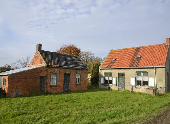 Vervallen woningen in Graauw