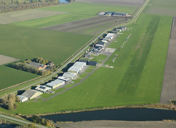 Luchtfoto Vliegveld Midden-Zeeland