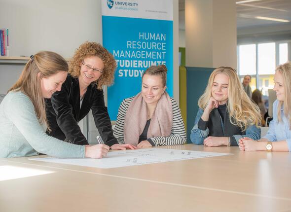 Afbeelding van internationale studenten HRM