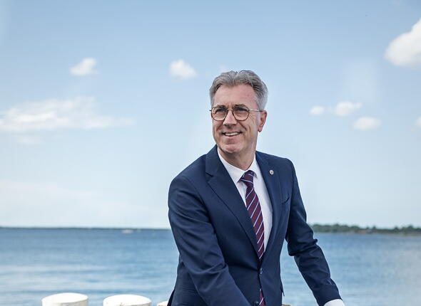 Gedeputeerde Harry van der Maas ovv Mechteld Jansen.jpg