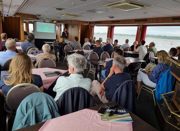Bijeenkomst partners gebiedssamenwerking Veerse Meer tijdens een rondvaart op het schip de Stad Veere.