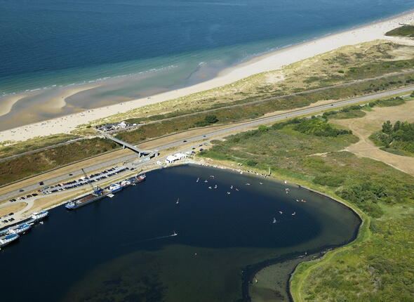 Luchtfoto Veerse Gatdam bij het Veerse Meer.