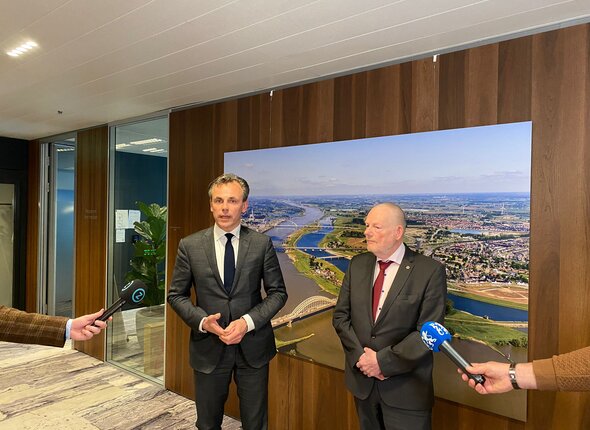 minister Harbers en gedeputeerde Van der Velde