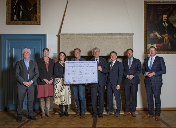 Van links naar rechts: Erik van Merrienboer, Els Piqueur, Anita Pijpelink, Dick ten Voorde, Geert van Maanen, Jo-Annes de Bat, Geoffrey Sips en Gerben Dijksterhuis.