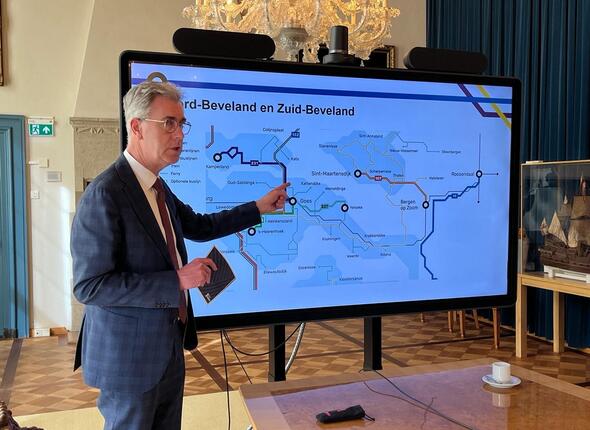 Harry van der Maas presenteert Ontwerp-Programma van Eisen busconcessie