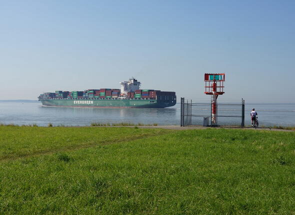 Containerschip op de Westerschelde