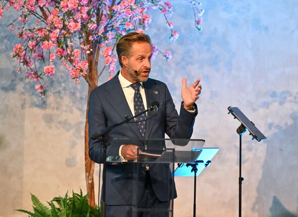 Hugo de Jonge spreekt toespraak uit tijdens Oesterontmoeting