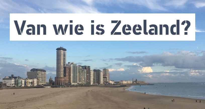 Badstrand Vlissingen met op achtergrond de boulevard. Tekst 'Van wie is Zeeland?'