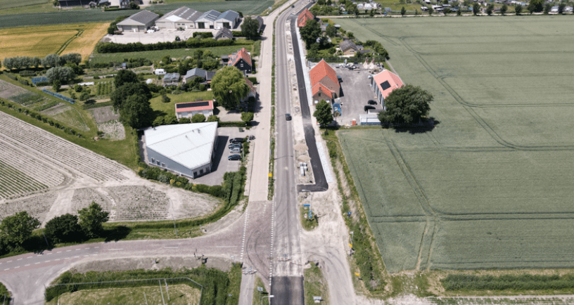 Dronefoto van asfalteringswerkzaamheden bij Ritthem