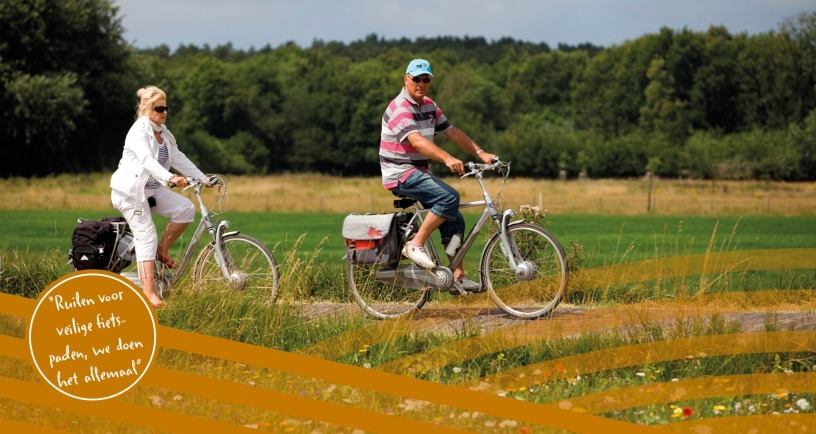 2 mensen fietsen door landschap. Tekst 'Ruilen voor veilige fietspaden, we doen het allemaal!'
