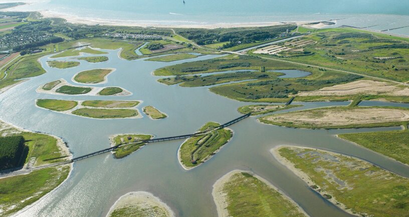 Luchtfoto Waterdunen gezien vanuit het oosten.