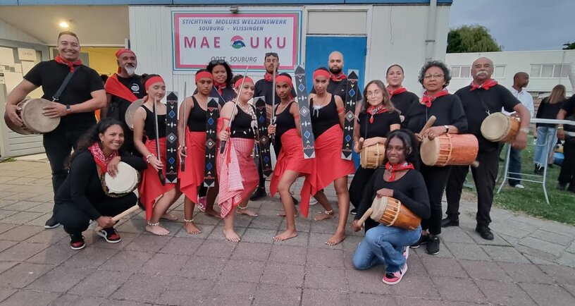 Leden voor stichtingsgebouw Mae Uku in Oost-Souburg