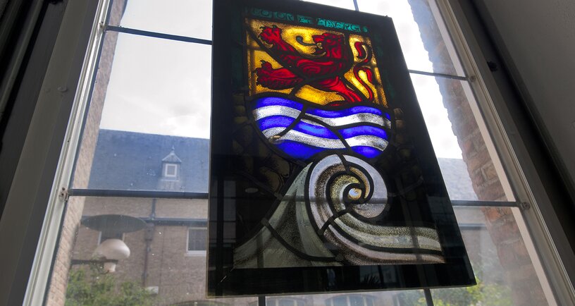 Glas in lood raam in het Abdijcomplex Middelburg