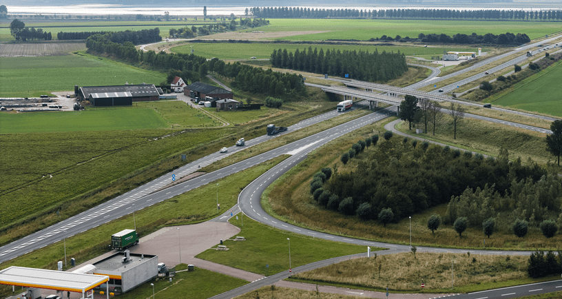 Luchtfoto Deltaweg kruising N256 - N255