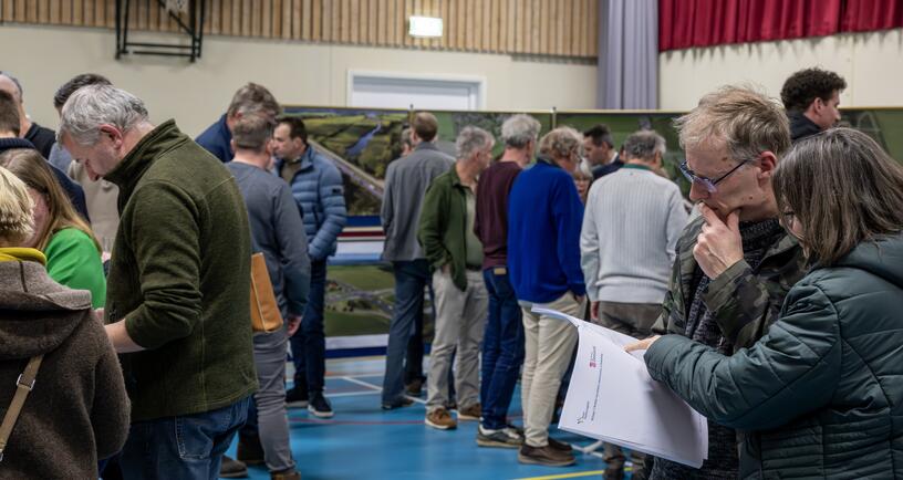 Inwoners denken mee tijdens de inloopavond over de Deltaweg in Kats