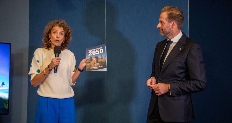 Overhandiging Toekomstperspectief Zeeland2050 aan Sophie Hermans 2