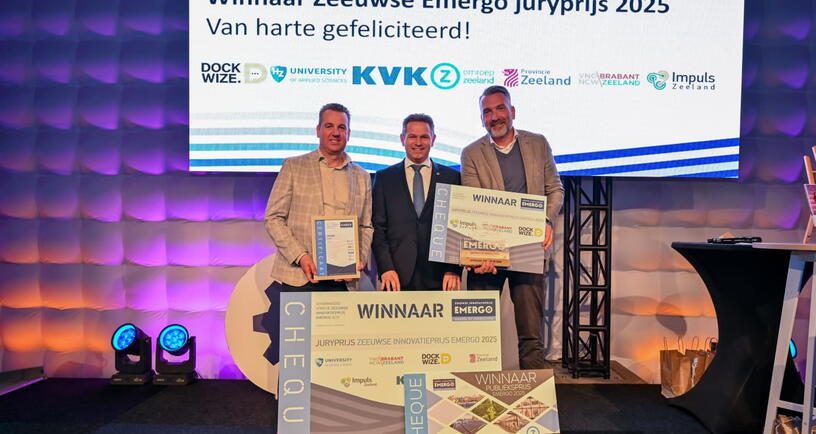 Colsen met juryvoorzitter Jo-Annes de Bat Emergo Innovatieprijs