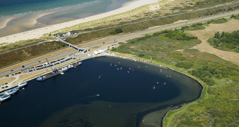 Luchtfoto Veerse Gatdam bij het Veerse Meer.