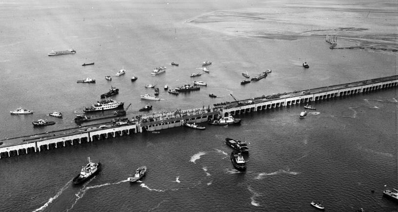Luchtfoto sluiting Veerse dam 1961.