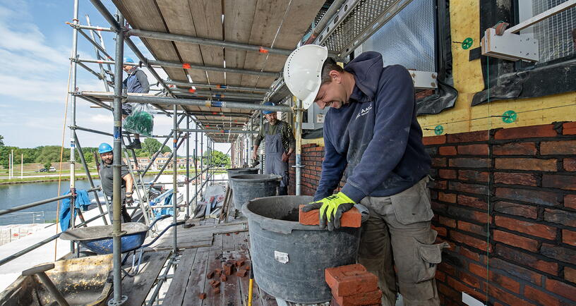 Metselaar op stijger. Beeld: Mechteld Jansen