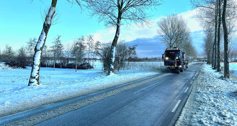Strooiwagen aan het werk