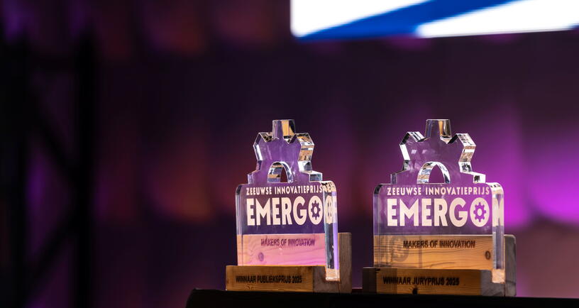 Bokaal uitreiking Emergo Innovatieprijs 2025
