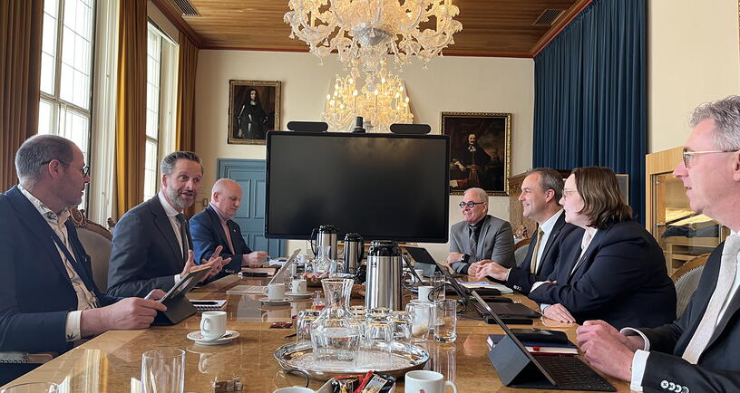 GS-vergadering in Admiraliteitszaal