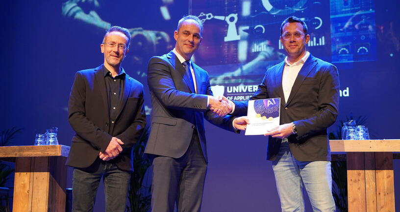 Mischa Beckers, Johan Aalberts en Rutger van der Male met het AI-hub onderzoek