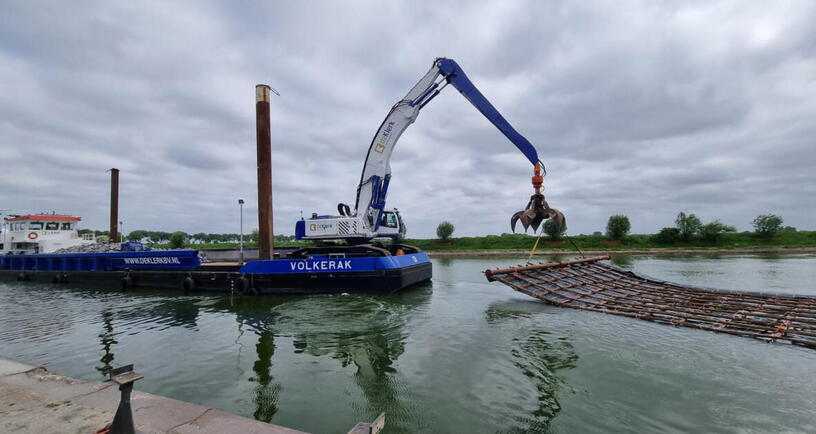 Oeverbescherming met behulp van zinkstukken van gevlochten wilgentenen