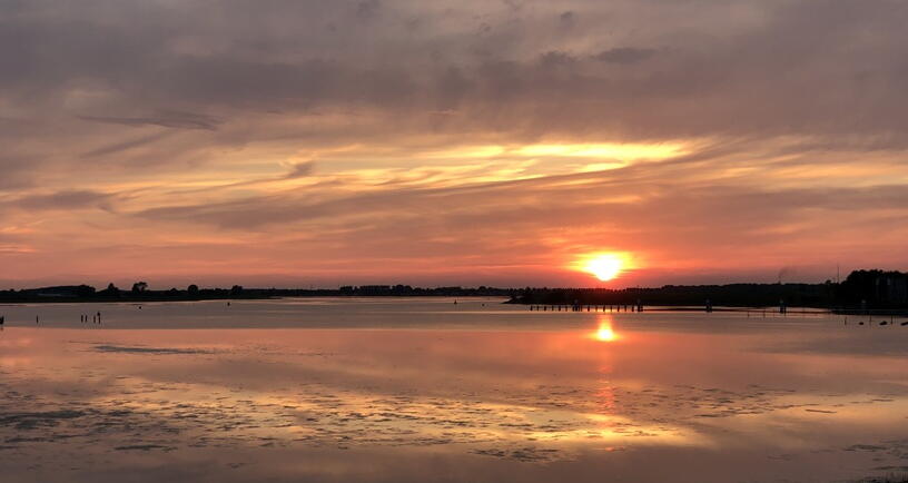 Lezing landschap, ondergaande zon Veerse Meer.