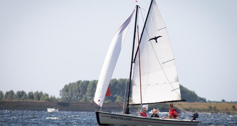 Zeilboot op het Veerse Meer Sailcollege RCN De Schotsman.