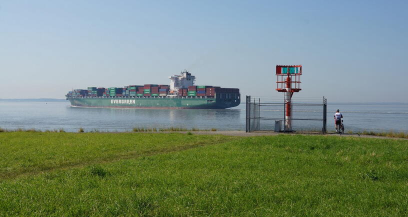 Containerschip op de Westerschelde