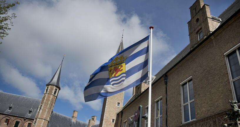 Wapperende Zeeuwse vlag