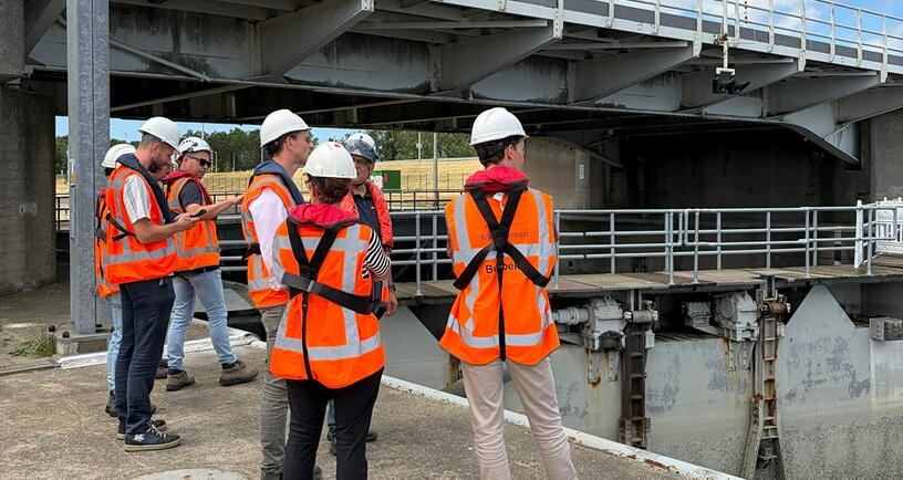 Foto bij Zandkreeksluis werkbezoek Deltaweg