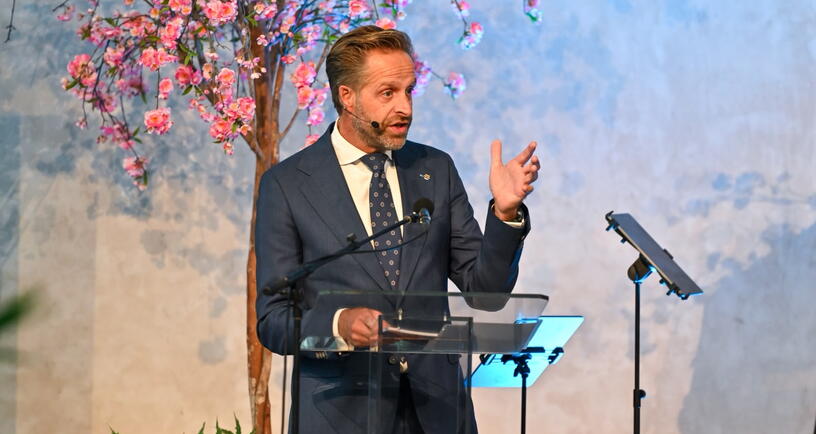 Hugo de Jonge spreekt toespraak uit tijdens Oesterontmoeting