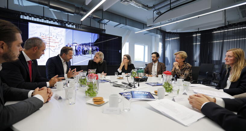 JRCZ bezoek minister OCW 