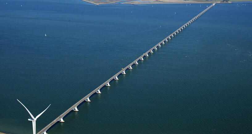 Luchtfoto van de Zeelandbrug