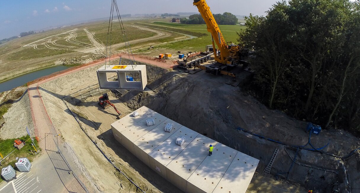 Waterdunen dronefoto aanleggen ringsloot