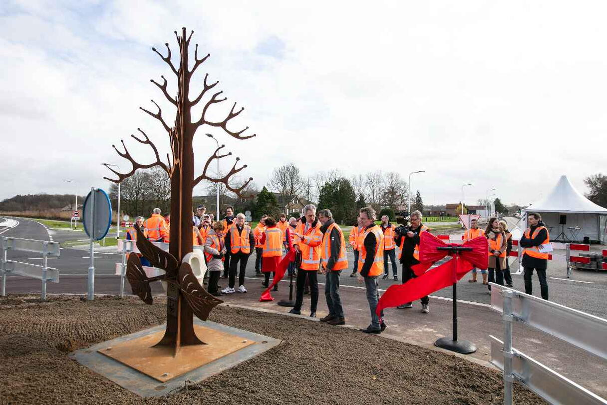 onthulling kunstwerk rotonde Kapellebrug