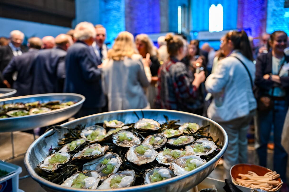 Er werden oesters geserveerd tijdens de oesterontmoeting 