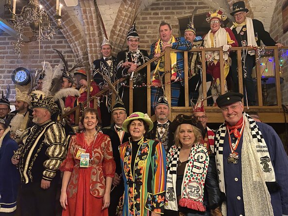Han Polman met de de burgemeesters Mulder (toen Goes), Vermue (Sluis), Dijksterhuis (Borsele) en Jense-van Haarst (Hulst)
