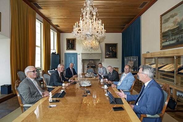 Vergadering Gedeputeerde Staten in de Admiraliteitszaal