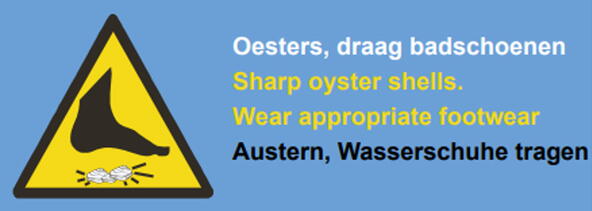 Informatiebord. Oesters, draag badschoenen.