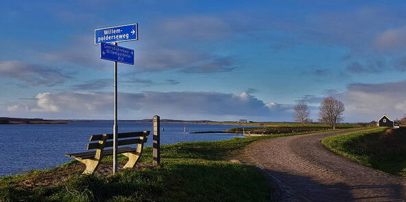 Geersdijksekaai met uitzicht op het Veerse Meer.